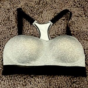 VS pink bra